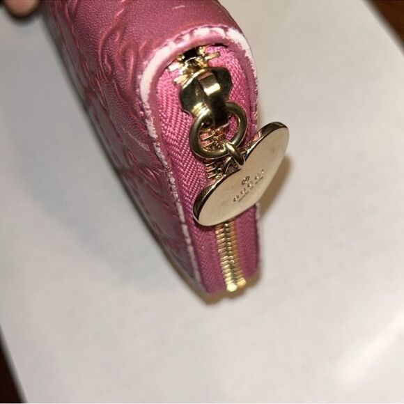 Authentic Gucci GG Signature Continental Pink
Leather Zip Around Wallet - Picture 8 of 16
